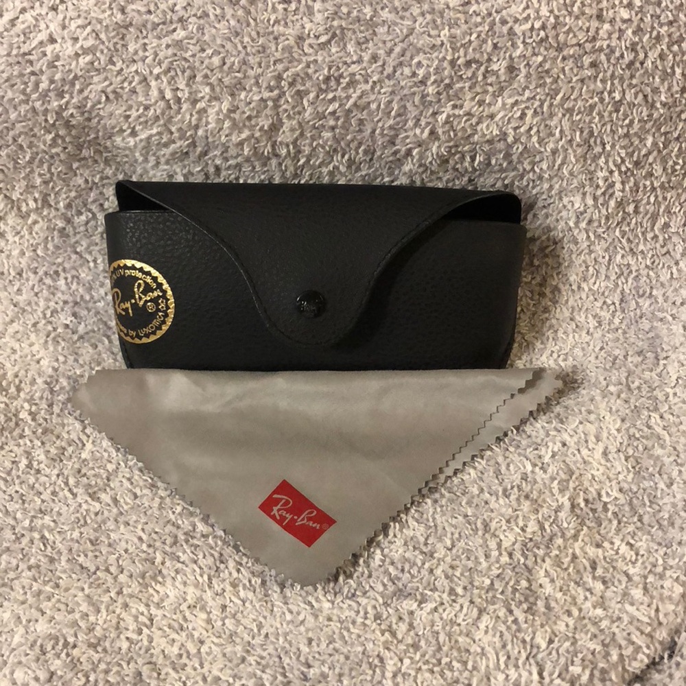 Black Ray-Ban sunglasses case